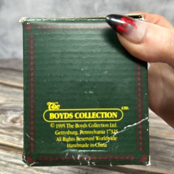 Boyds Bears & Friends Bearstone mayhem the moose with wreath ornament​​ - Picture 5 of 7